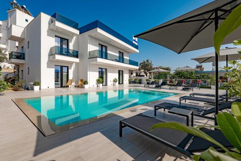 Crystal 13 Villas - image 7