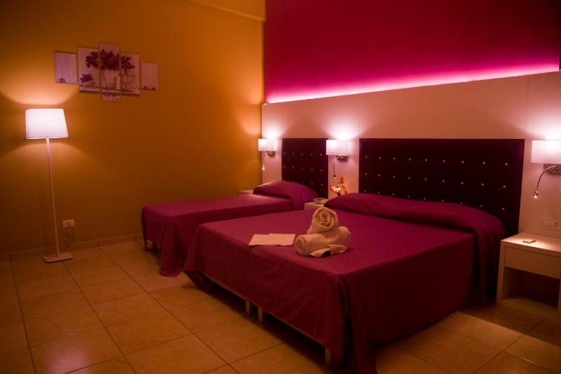 Luxury Triple Room image 4