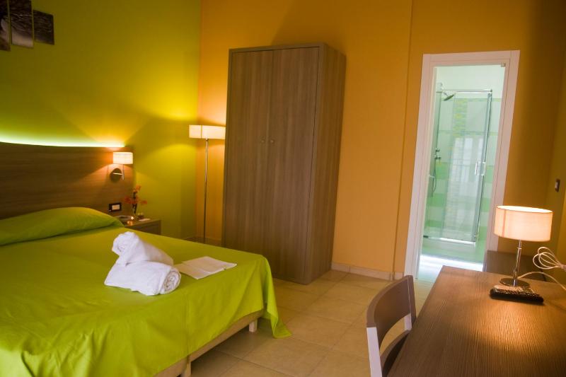 Deluxe Double or Twin Room with Sea View image 4