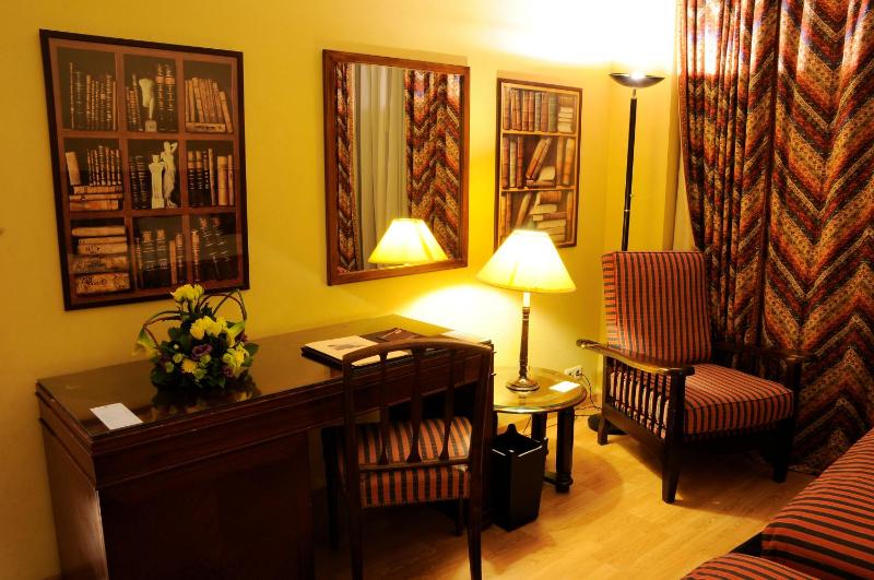 Classic King Room image 3