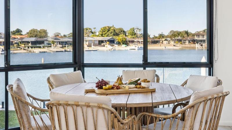 Ocean Starr - Waterfront Luxury with Private Pontoon and Pool - Holiday Yamba - image 14