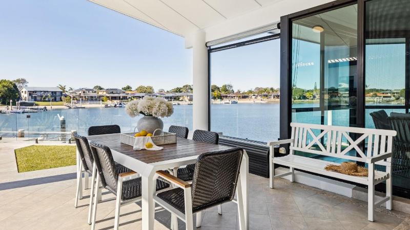 Ocean Starr - Waterfront Luxury with Private Pontoon and Pool - Holiday Yamba - image 17