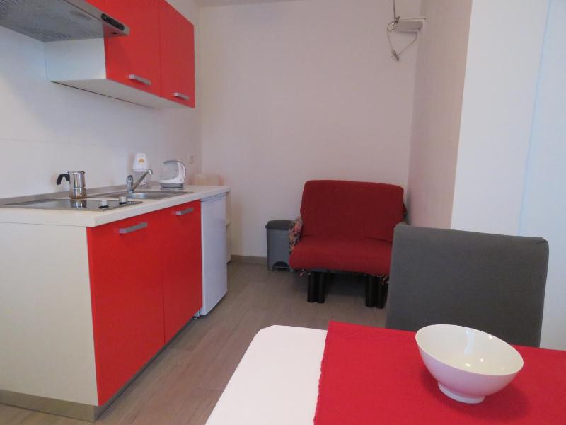 Studio with Balcony image 3