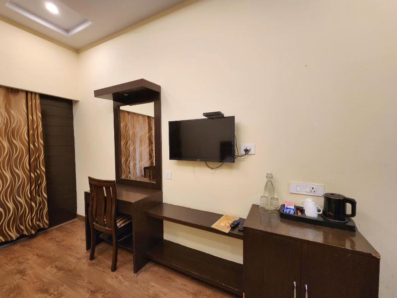 The Ashoka Inn 300mts walkable from Mall Road - image 11