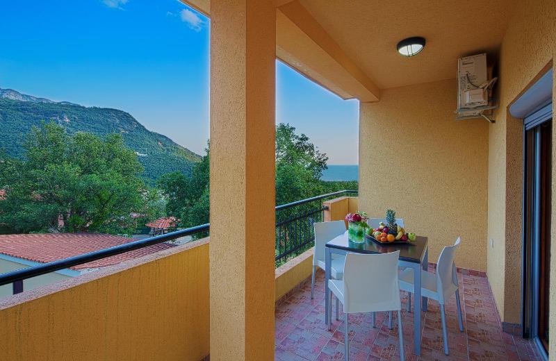 One-Bedroom Apartment with Sea View image 2