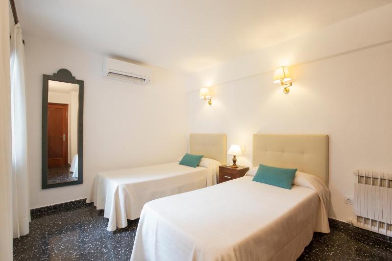 Cabot Villa Can Borras - image 25
