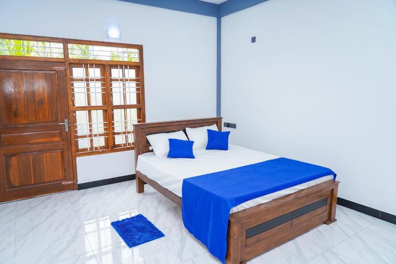 RKM Hotel Uppuveli - image 4