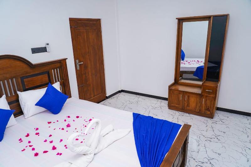 RKM Hotel Uppuveli - image 9