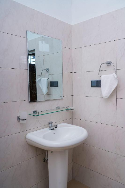 RKM Hotel Uppuveli - image 15