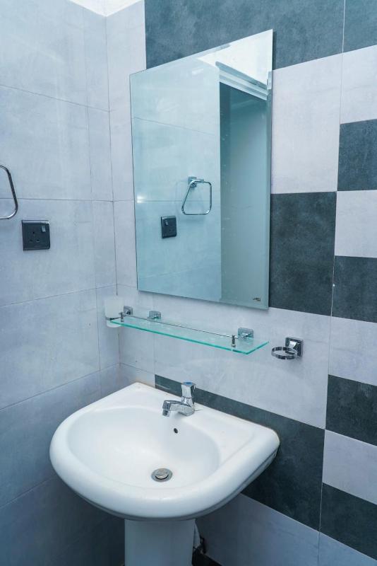 RKM Hotel Uppuveli - image 7