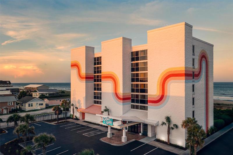 Golden Sands Carolina Beach Oceanfront Tapestry by Hilton - image 19