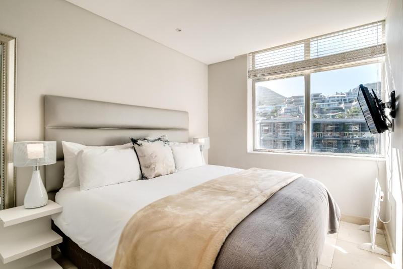 Ocean View Camps Bay 3bed Apt Beach Vistas - image 12