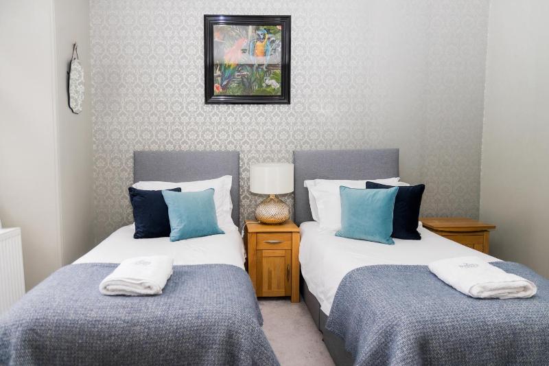 Denecrest Guest House - image 23