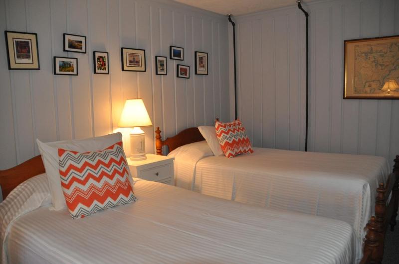 Two-Bedroom Corner Suite with Sea View image 2