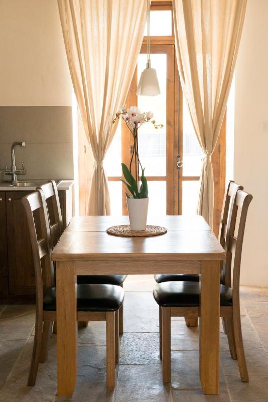 One-Bedroom Apartment image 4