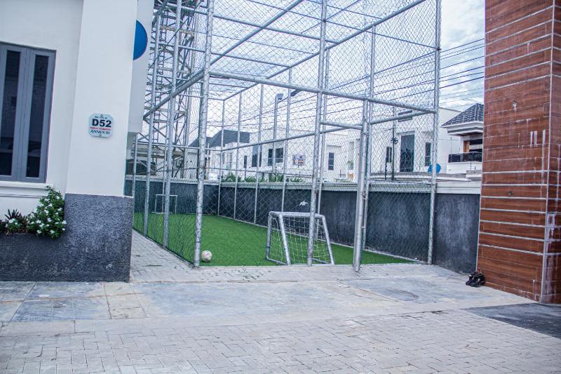 Spacious 4 Bedroom With Fast WIFI 24hours Light and Secured Close to Lekki Conservation - image 11