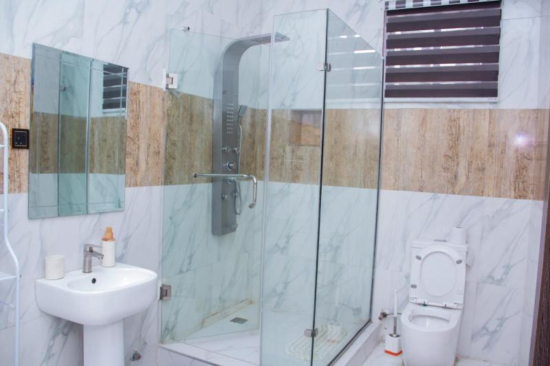 Spacious 4 Bedroom With Fast WIFI 24hours Light and Secured Close to Lekki Conservation - image 6