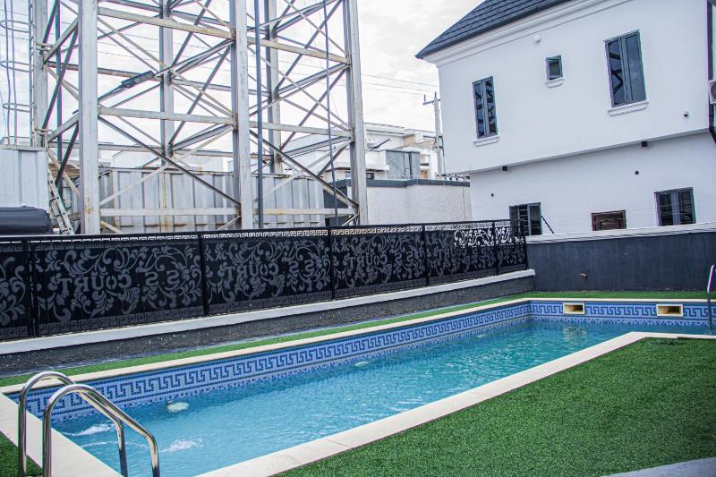 Spacious 4 Bedroom With Fast WIFI 24hours Light and Secured Close to Lekki Conservation - image 10