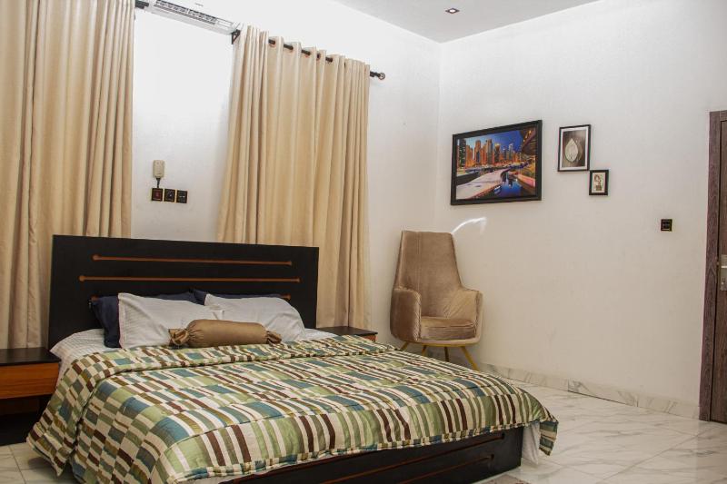 Spacious 4 Bedroom With Fast WIFI 24hours Light and Secured Close to Lekki Conservation - image 9