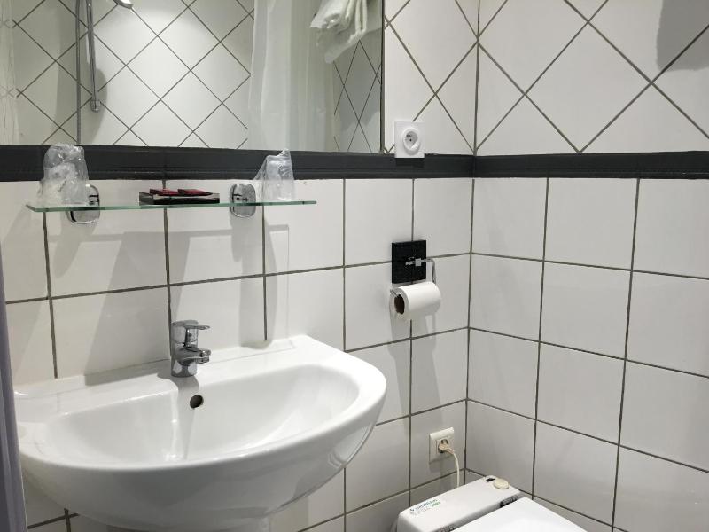 Superior Double Room with Shower image 4