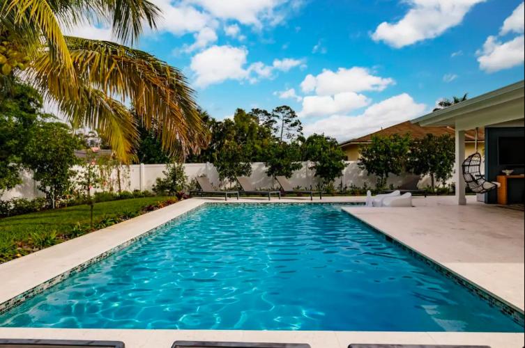 Naples Harmony| Saltwater Pool| Putting Green| Vanderbilt Beach - image 1