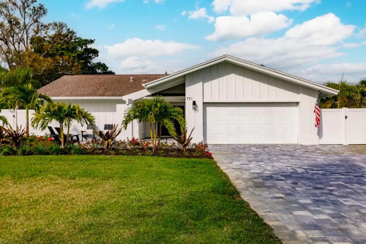 Naples Harmony| Saltwater Pool| Putting Green| Vanderbilt Beach - image 35