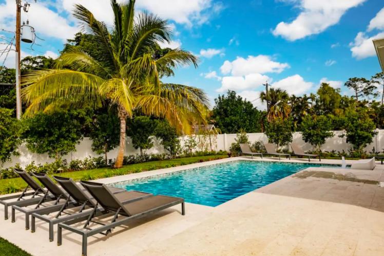 Naples Harmony| Saltwater Pool| Putting Green| Vanderbilt Beach - image 22