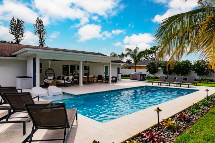 Naples Harmony| Saltwater Pool| Putting Green| Vanderbilt Beach - image 17