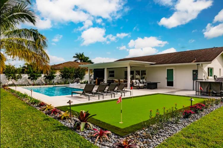 Naples Harmony| Saltwater Pool| Putting Green| Vanderbilt Beach - image 37