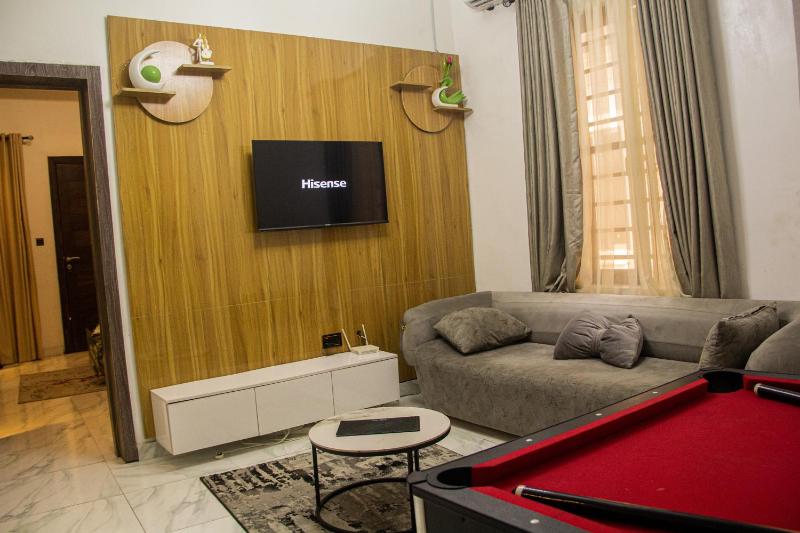 The HavenHaus Luxury 4 Bed in Lekki 24 hrs Power with inverter and Free WiFi - image 10
