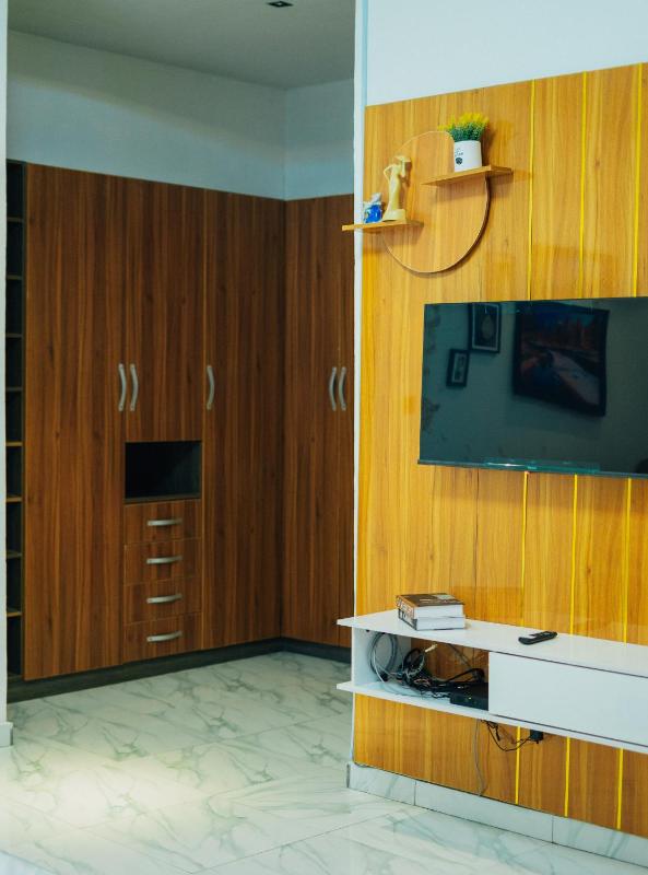 The HavenHaus Luxury 4 Bed in Lekki 24 hrs Power with inverter and Free WiFi - image 4
