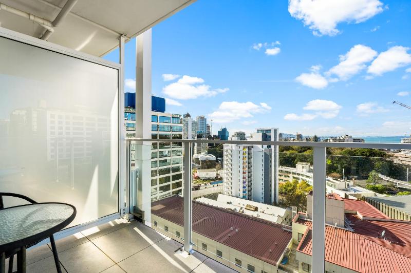 City Stunner with City Views Pool and Gym - image 11