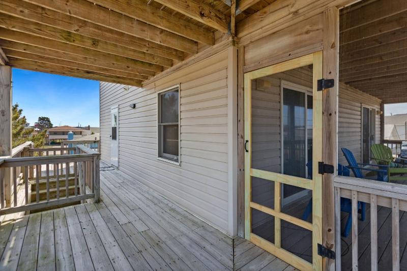 5042 - Beachside Hangar - image 4