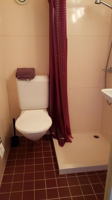 Twin Room with Shower image 3