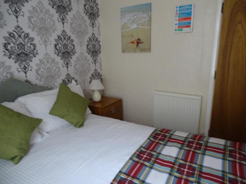 Small Double Room image 4