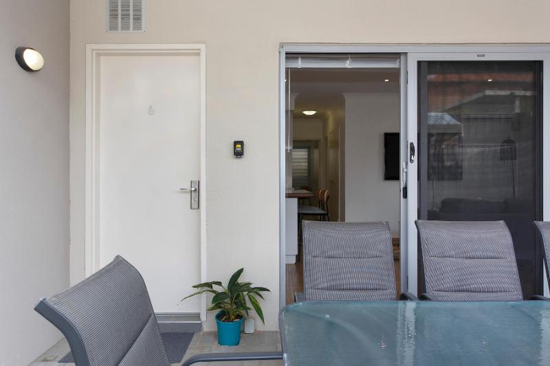 Suburban Living - 2 bedroom apartment Victoria Park - image 8