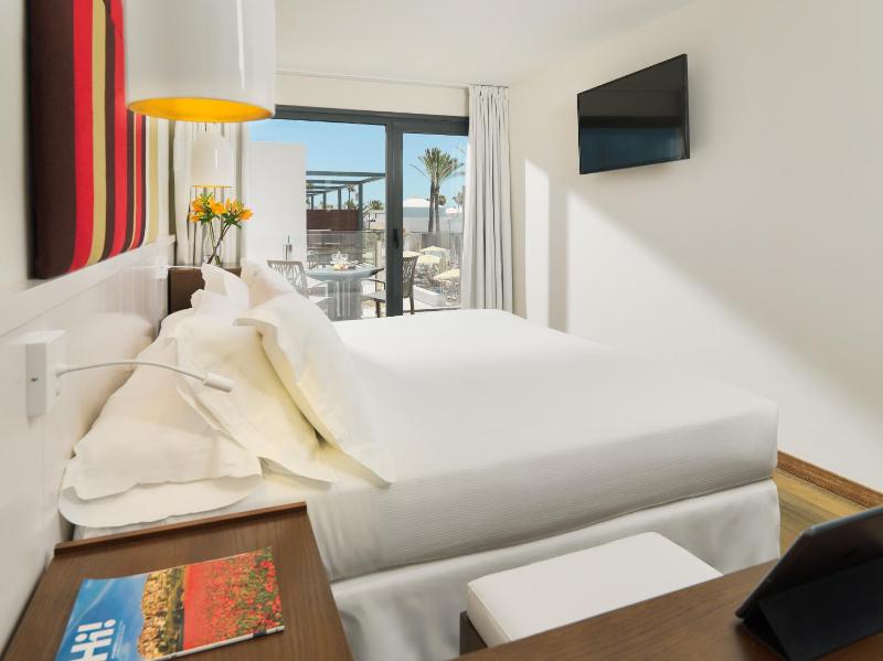 Double or Twin Room image 3