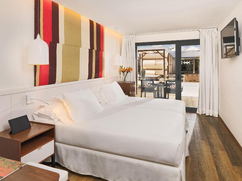 Double or Twin Room image 4