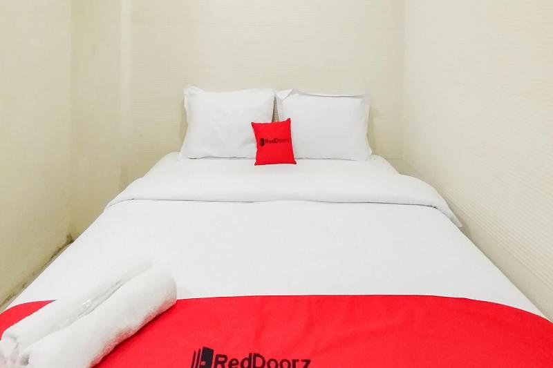 RedDoorz at Rejoss Lux Medan - image 8