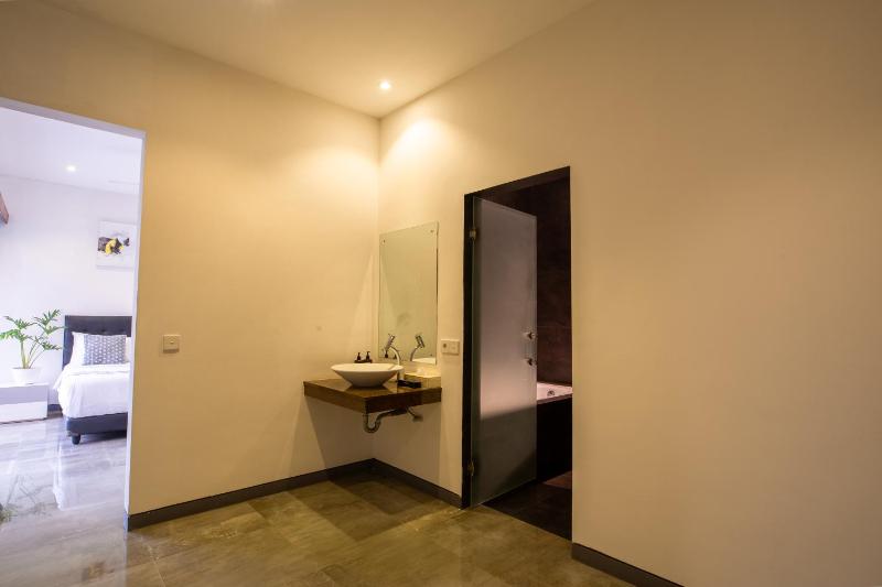 Rainbow Runner Villa by Great Bali Villas - image 33