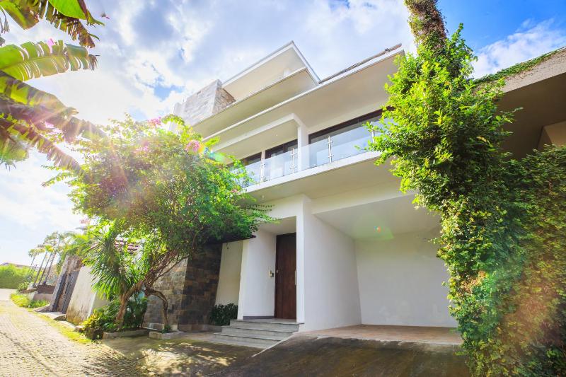 Rainbow Runner Villa by Great Bali Villas - image 29