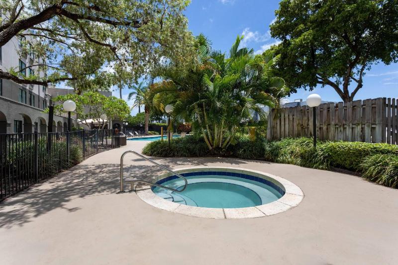 La Quinta Inn & Suites by Wyndham Ft Lauderdale Cypress Cr - image 31