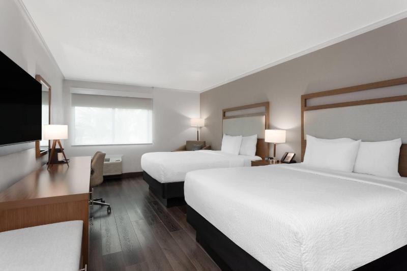 La Quinta Inn & Suites by Wyndham Ft Lauderdale Cypress Cr - image 29