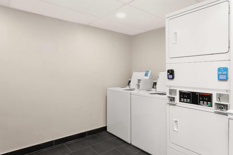Hawthorn Extended Stay by Wyndham Ft Lauderdale Cypress Crk - image 27