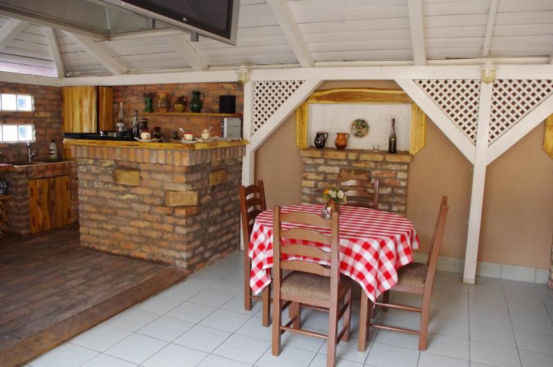 Double or Twin Room image 3