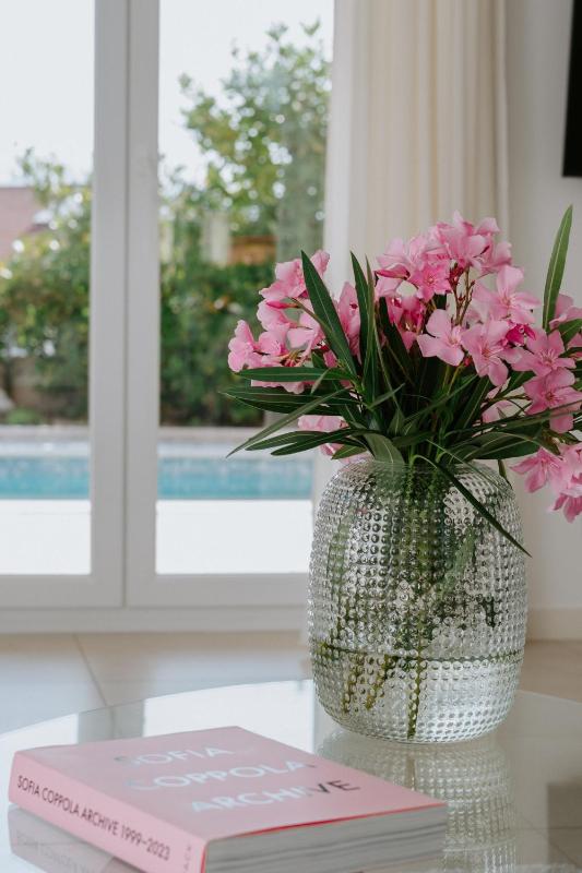 Villa Oleander by Domus Mirus - Rooftop Cinema & Pool & 6min Walk to Beach - image 10