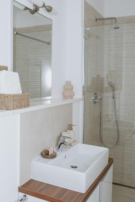 Villa Oleander by Domus Mirus - Rooftop Cinema & Pool & 6min Walk to Beach - image 16