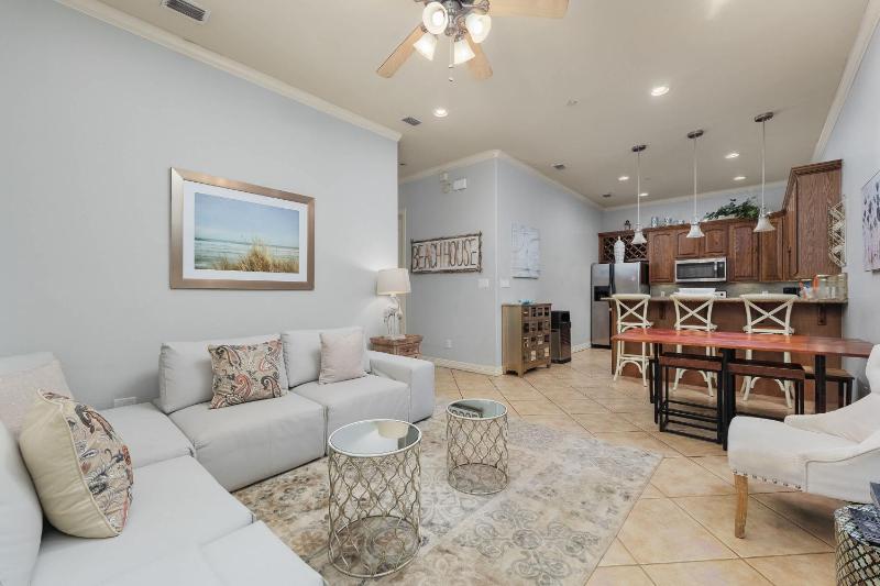 2 Bed 2 Bath 2nd Fl Condo by Beach with Pool - image 7