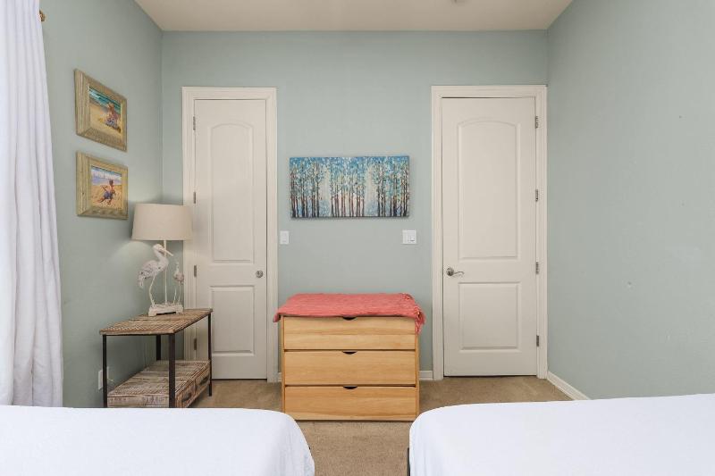 2 Bed 2 Bath 2nd Fl Condo by Beach with Pool - image 22