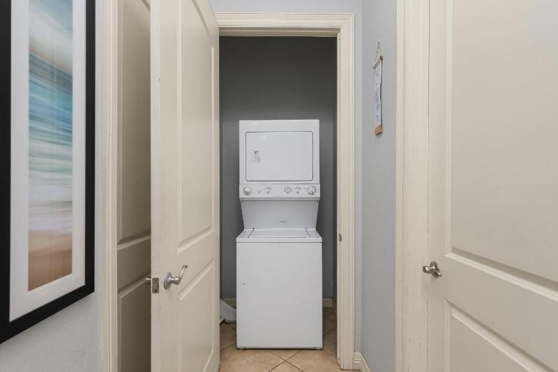 2 Bed 2 Bath 2nd Fl Condo by Beach with Pool - image 4